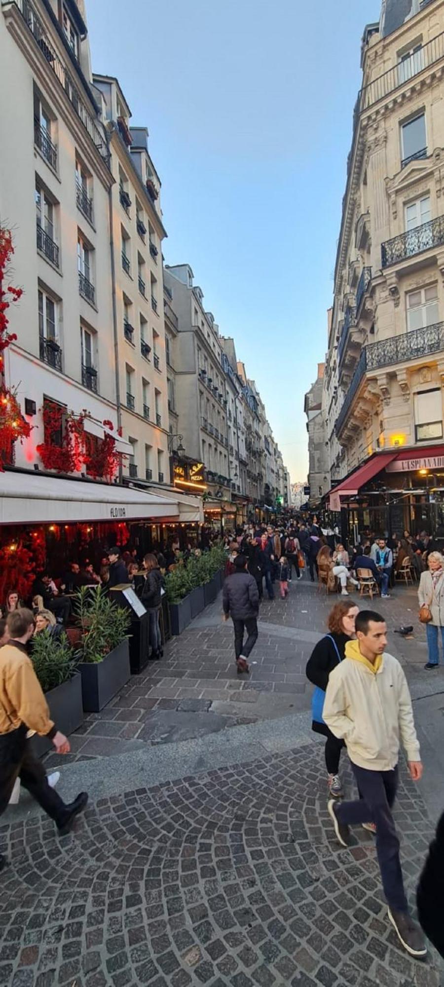 115 - Urban Vuitton Saint Denis Paris Exterior foto